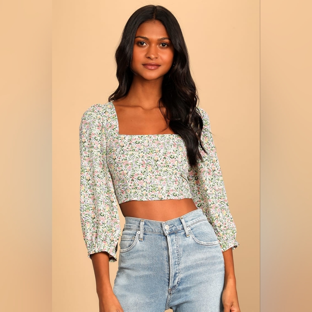 Lulu's Floral Square-Neck Puff Sleeve Crop Top — White & Green Floral